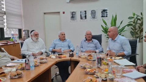 ביקור עבודה בשדות דן עשייה חינוכית רחבה לצד אתגרים מורכבים בשטחjpg (4).jpg